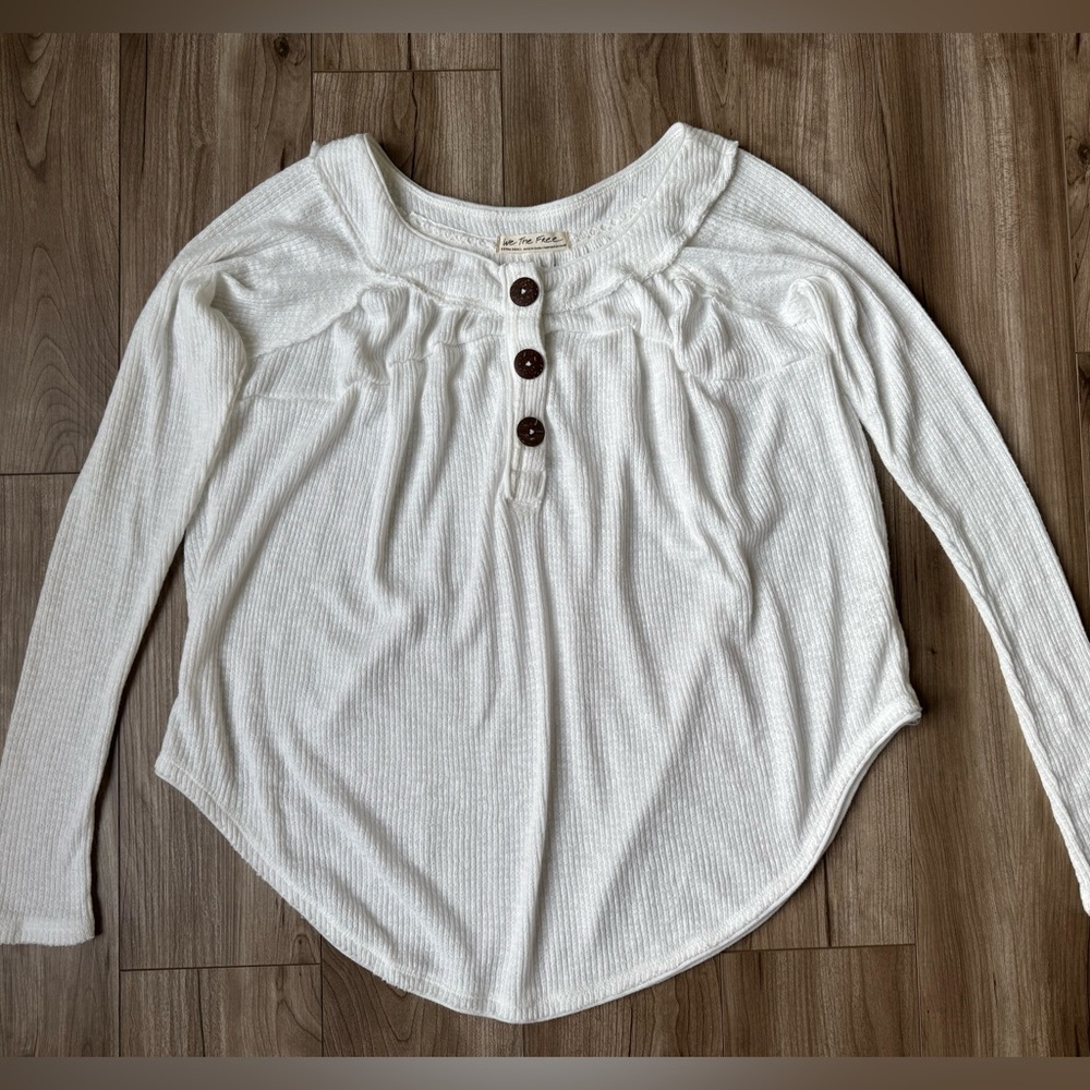 We The Free - Must Have Long Sleeve Waffle Top with wood buttons Sz XS White